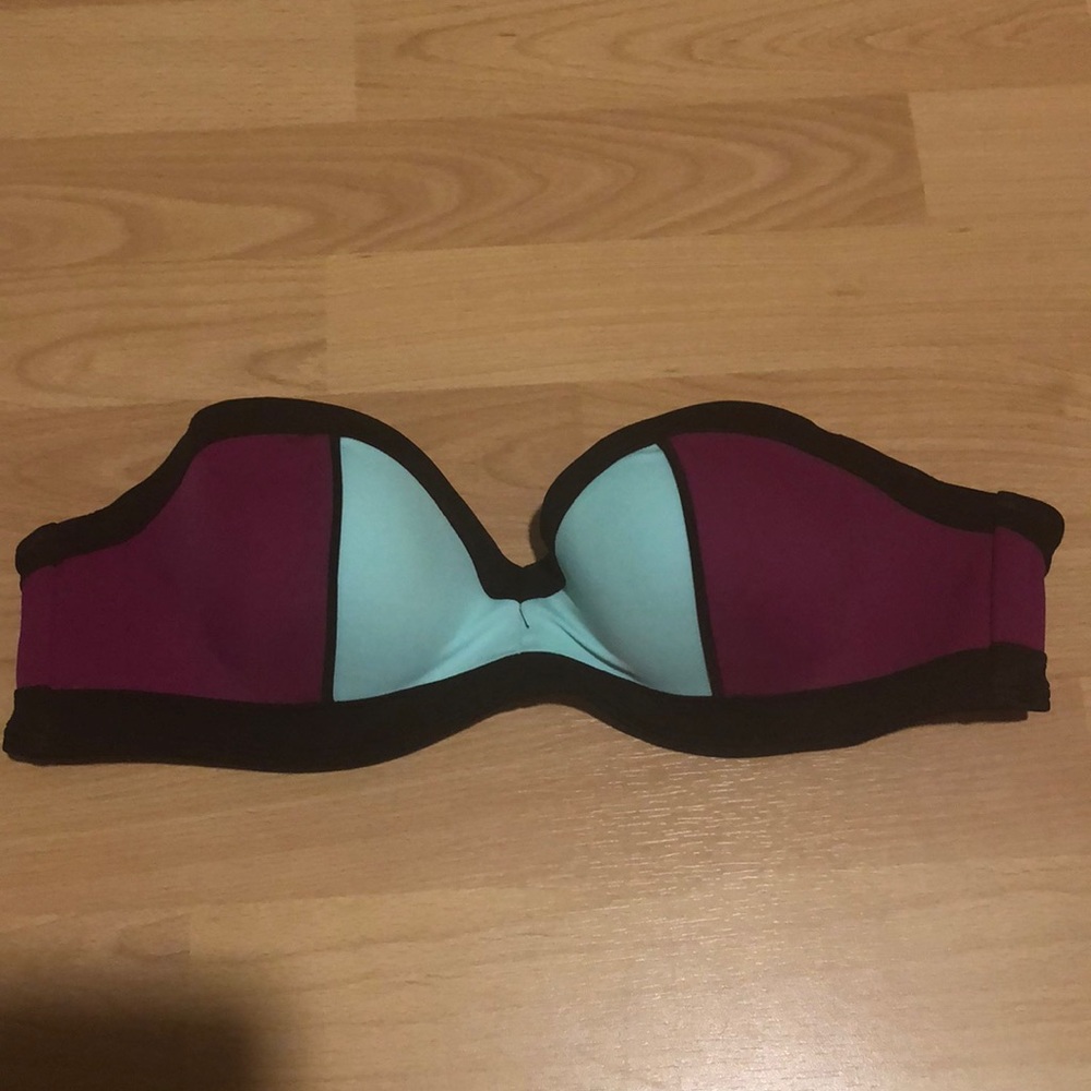 Victoria severer bikini top